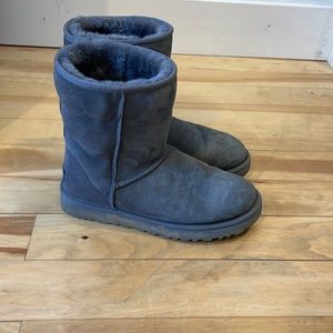 grey ugg boots